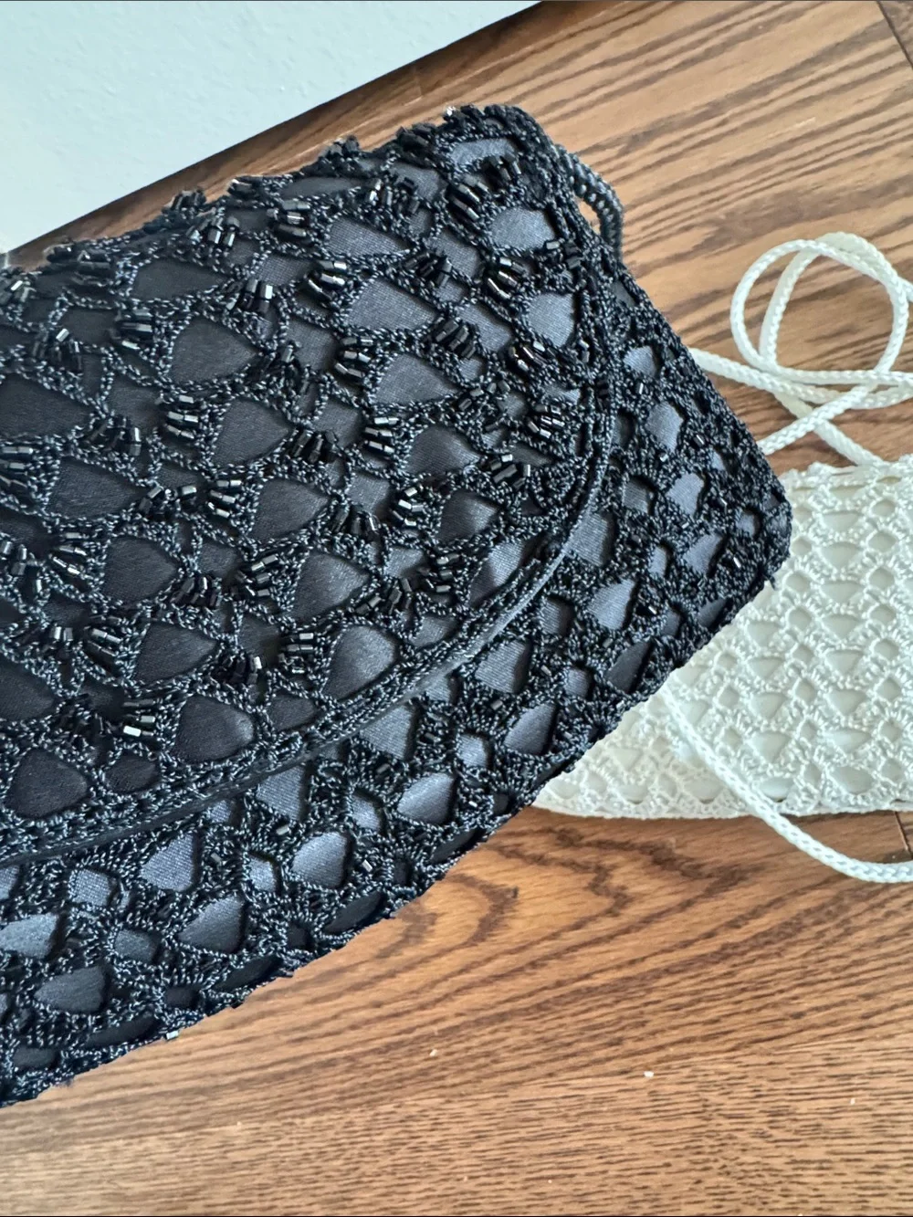 La Regale Vintage Woven Crossbody Card Holder - Black & Cream